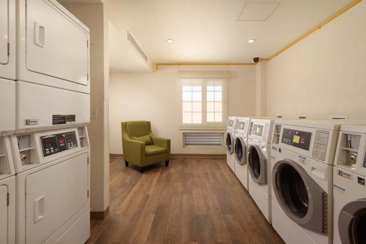 Extended Suites Saltillo Galerias エクステリア 写真