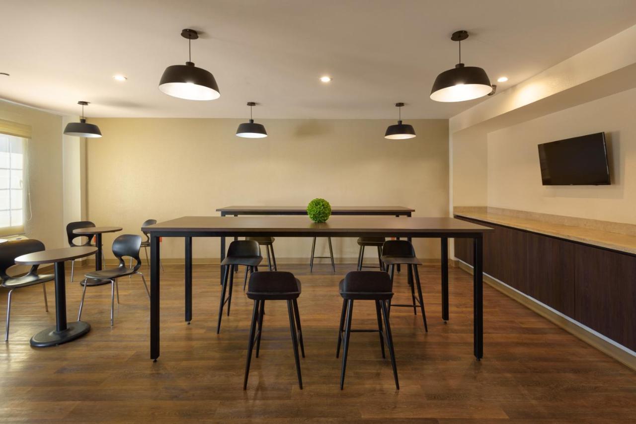 Extended Suites Saltillo Galerias エクステリア 写真