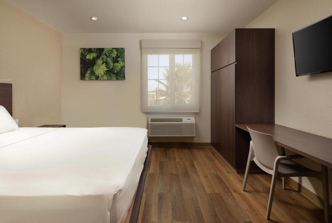 Extended Suites Saltillo Galerias エクステリア 写真