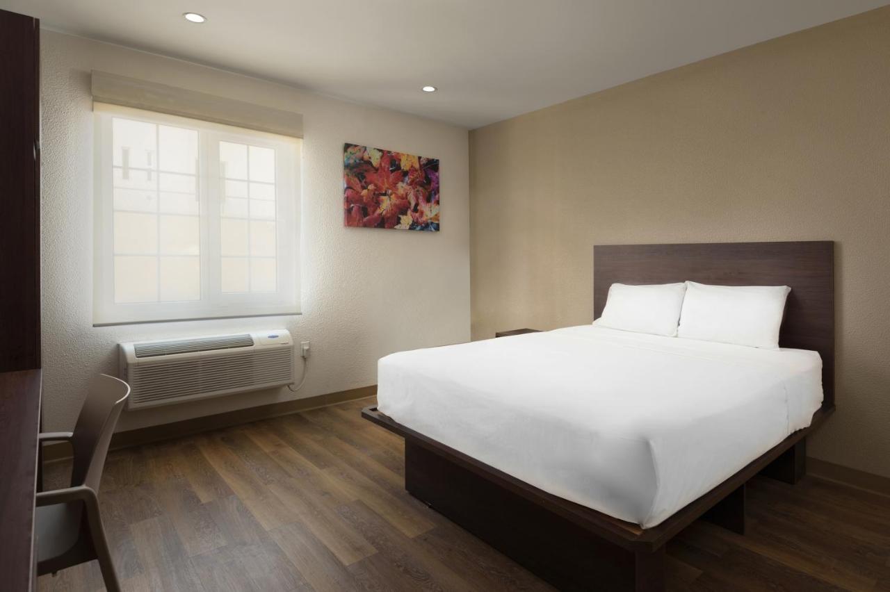 Extended Suites Saltillo Galerias エクステリア 写真