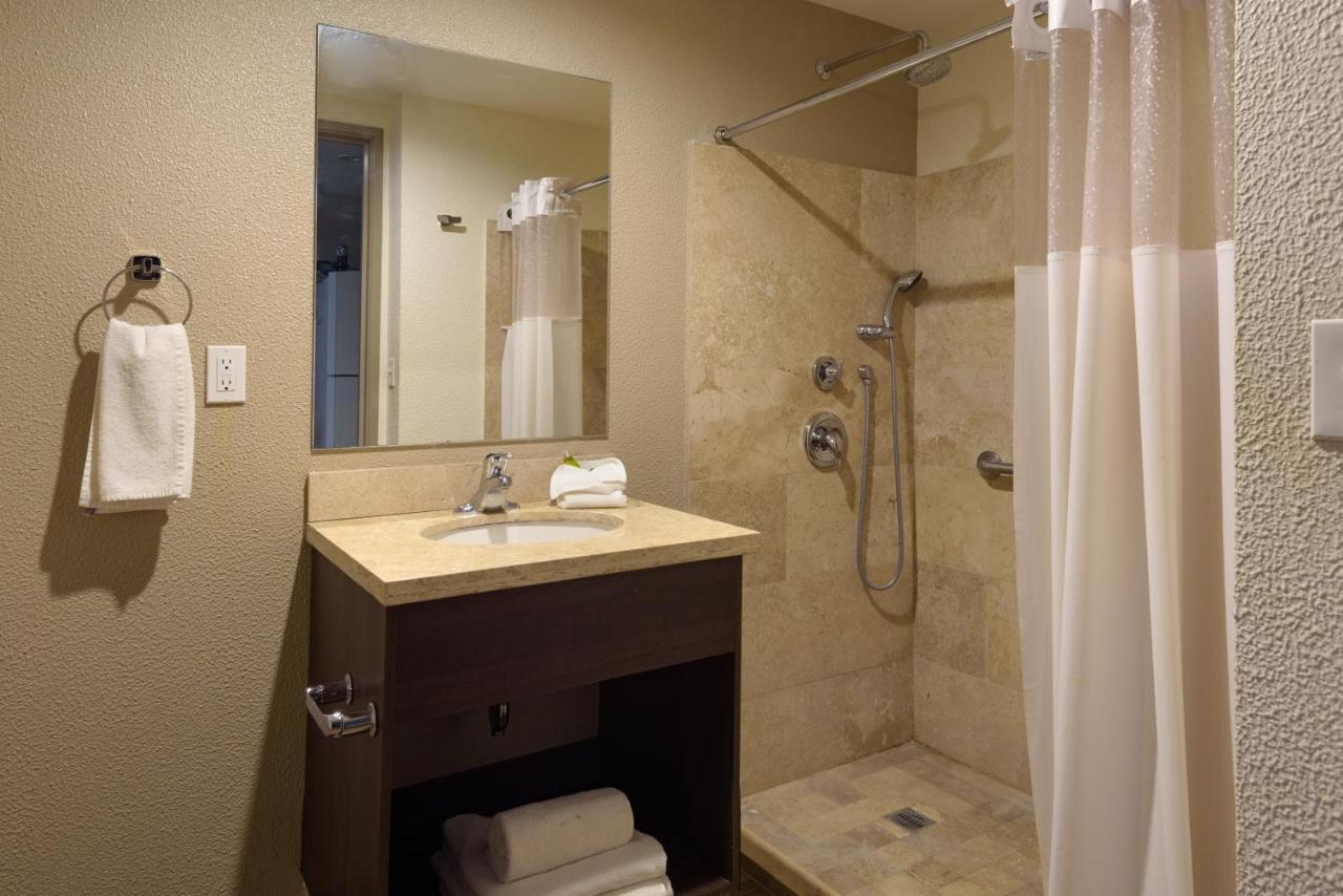 Extended Suites Saltillo Galerias エクステリア 写真