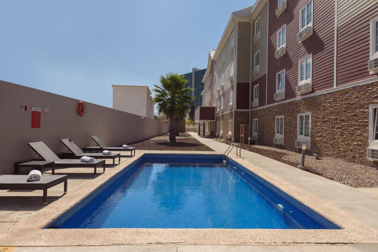 Extended Suites Saltillo Galerias エクステリア 写真