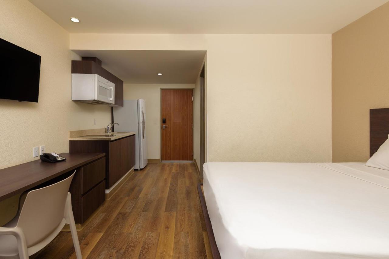 Extended Suites Saltillo Galerias エクステリア 写真