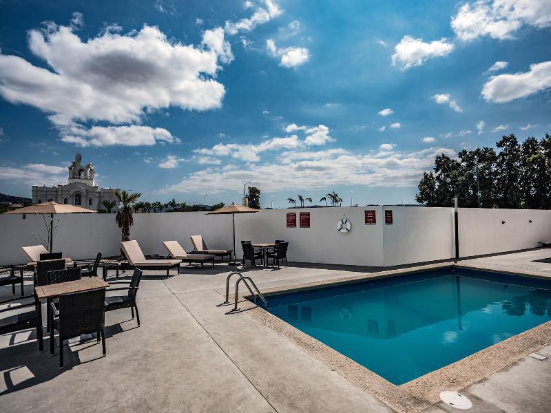 Extended Suites Saltillo Galerias エクステリア 写真